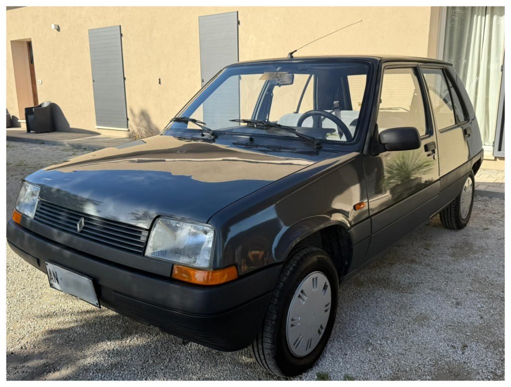 Renault-Supercinque-main