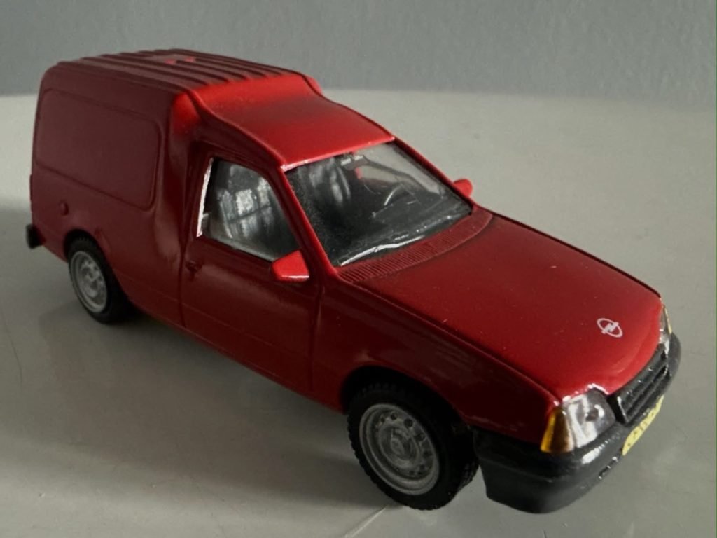 AHG Models Opel Kadett Combo 1:43 rosso